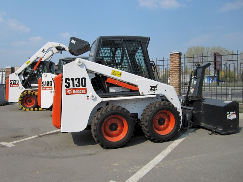 Аренда мини погрузчика Bobcat s130